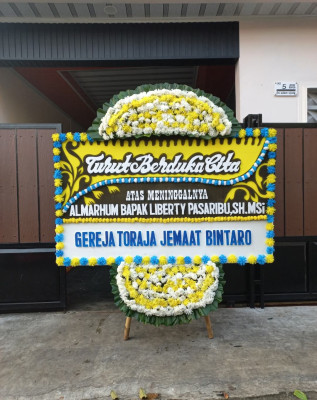 Papan Bunga Duka di Pulau Panjang